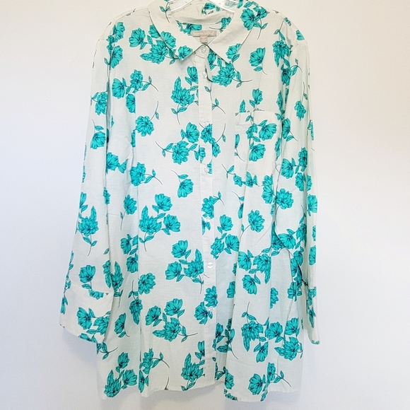 Woman within floral shirt - Picture 1 of 3